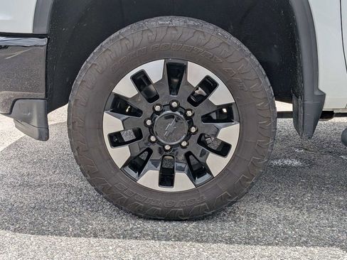 Used 2020 Chevrolet Silverado 2500 Custom w/ Custom Value Package RWD image 11