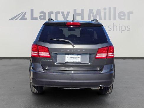 Used 2019 Dodge Journey SE image 4