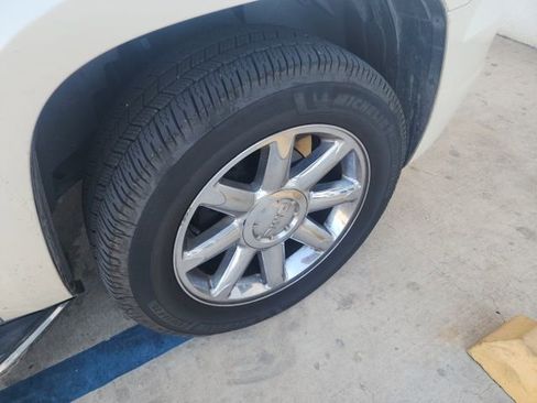 Used 2013 GMC Yukon XL Denali image 9