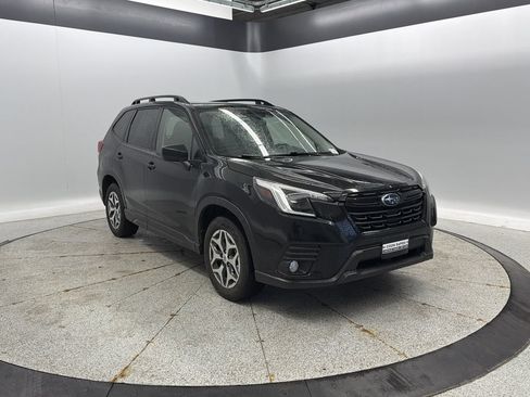Used 2023 Subaru Forester Premium AWD/4WD image 3