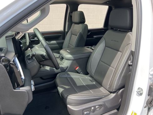 Used 2025 GMC Sierra 3500 Denali w/ Denali Reserve Package AWD/4WD image 25