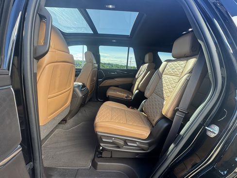 Used 2023 Cadillac Escalade Sport w/ LPO, ONYX Package AWD/4WD image 10
