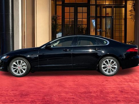 Used 2019 Jaguar XF Premium image 3