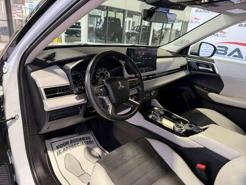 Used 2025 Mitsubishi Outlander Trail Edition image 33