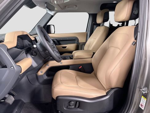 Certified 2025 Land Rover Defender 90 X-Dynamic SE image 17