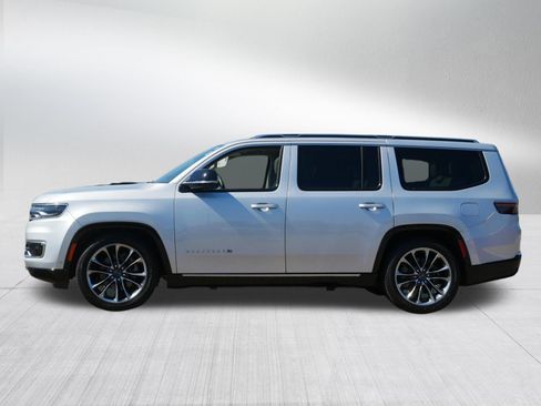 Used 2024 Jeep Wagoneer Series III w/ Premium Group I AWD/4WD image 4