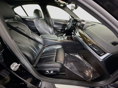 Used 2021 BMW 540i w/ Premium Package image 29