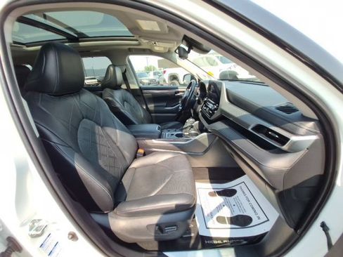 Used 2020 Toyota Highlander Platinum AWD/4WD image 18