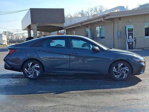 Certified 2025 Hyundai Elantra Sport image 7