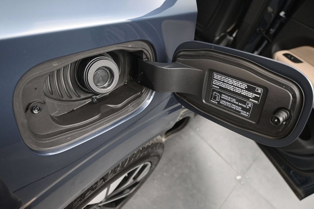 Certified 2026 Volvo XC60 B5 Plus AWD/4WD image 17