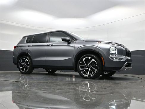 Used 2023 Mitsubishi Outlander SE image 31