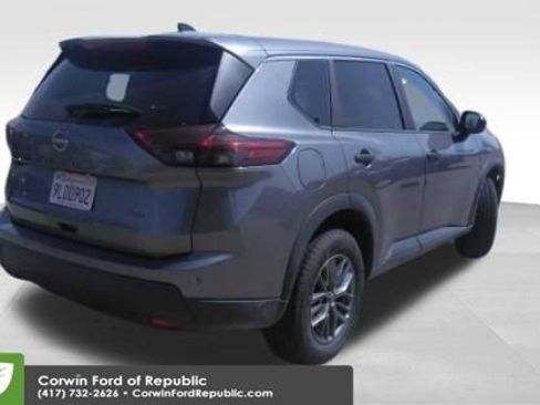Used 2024 Nissan Rogue S image 11