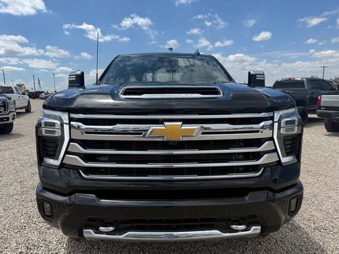 Used 2024 Chevrolet Silverado 2500 High Country w/ Technology Package AWD/4WD image 2