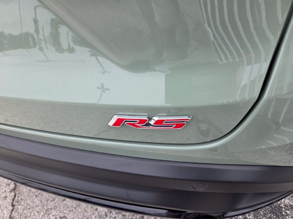 Used 2024 Chevrolet Trax RS w/ Sunroof Package FWD image 8
