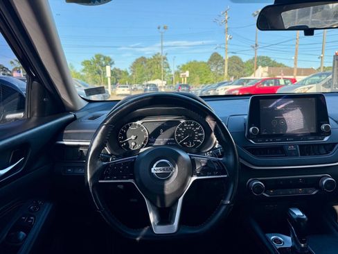 Used 2020 Nissan Altima 2.5 SR FWD image 14