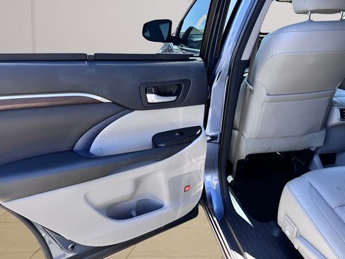 Used 2015 Toyota Highlander Limited Platinum AWD/4WD image 30