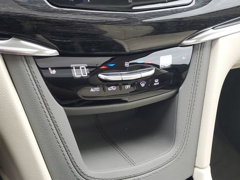 Certified 2020 Cadillac XT6 Premium Luxury AWD/4WD image 29