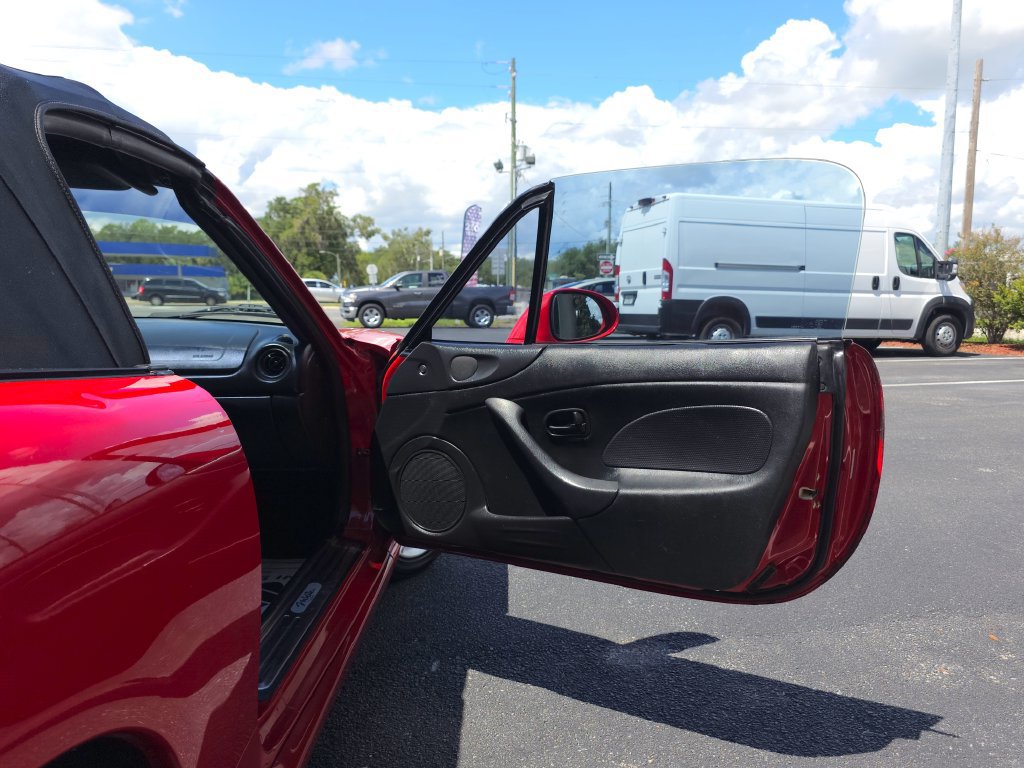 Used 2003 MAZDA MX-5 Miata RWD image 14