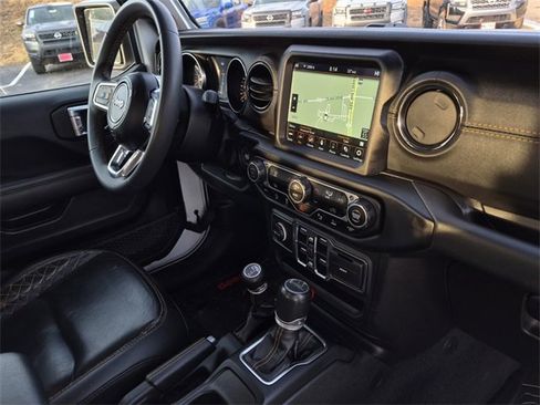 Used 2023 Jeep Gladiator Overland image 11