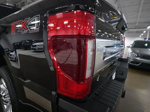 Used 2022 Ford F350 Platinum w/ FX4 Off-Road Package AWD/4WD image 32