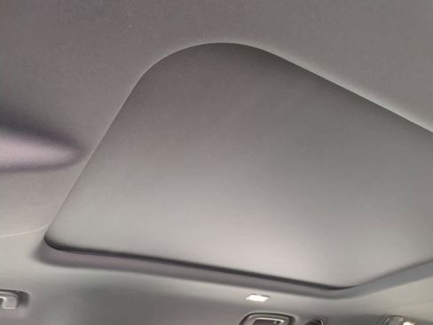 Certified 2024 Land Rover Defender 130 X-Dynamic SE image 19