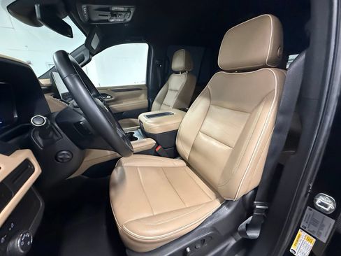 Used 2024 Chevrolet Tahoe Premier RWD image 18