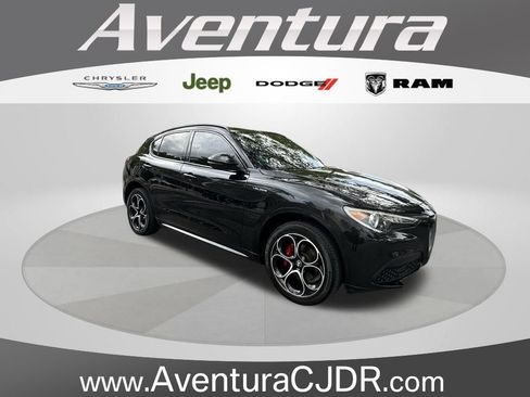 Used 2022 Alfa Romeo Stelvio Veloce AWD/4WD image 1