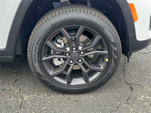 New 2025 Jeep Grand Cherokee Limited image 5