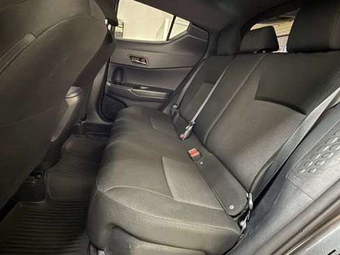 Used 2019 Toyota C-HR XLE FWD image 17