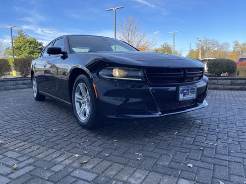 Used 2022 Dodge Charger SXT w/ Leather Interior Group image 7