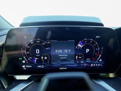 Used 2025 Chevrolet Suburban RST AWD/4WD image 32