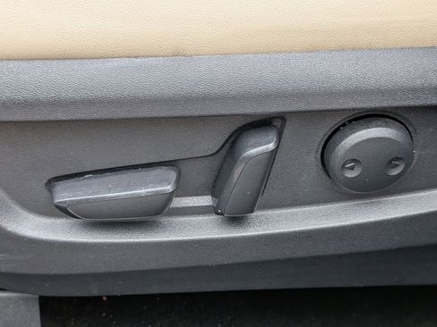 Used 2019 INFINITI QX50 Essential w/ Premium Heat Package image 16