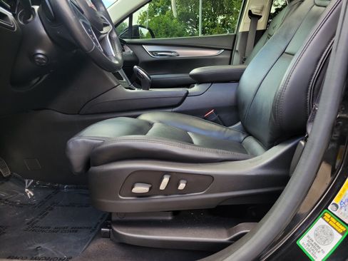 Used 2017 Cadillac XT5 Luxury w/ Driver Awareness Package FWD image 16