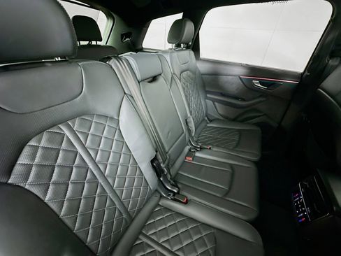 Used 2025 Audi SQ7 Premium Plus w/ Executive Package image 28