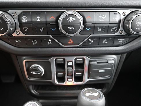 New 2025 Jeep Wrangler Sahara image 25