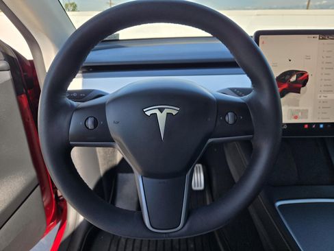 Used 2023 Tesla Model Y Performance image 14