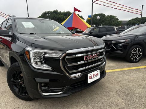 Used 2024 GMC Terrain AT4 AWD/4WD image 2