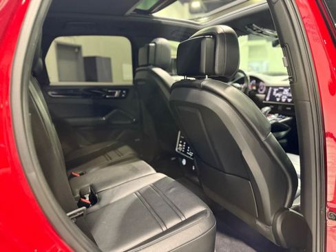 Used 2021 Porsche Cayenne S image 39