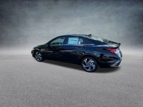 New 2025 Hyundai Elantra Limited image 15