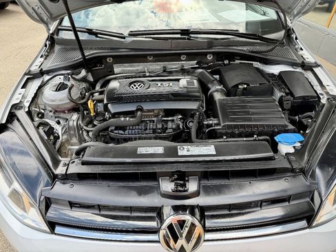 Used 2017 Volkswagen Golf SE FWD image 16