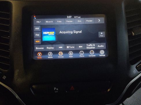 Used 2019 Jeep Cherokee Latitude Plus FWD image 25