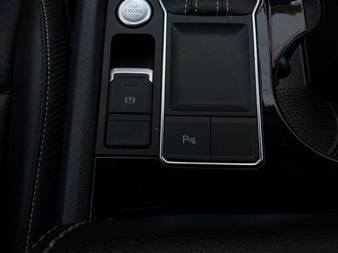 Used 2022 Volkswagen Atlas Cross Sport SE FWD image 23