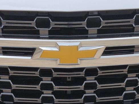 Used 2023 Chevrolet Suburban LS w/ Driver Alert Package AWD/4WD image 5