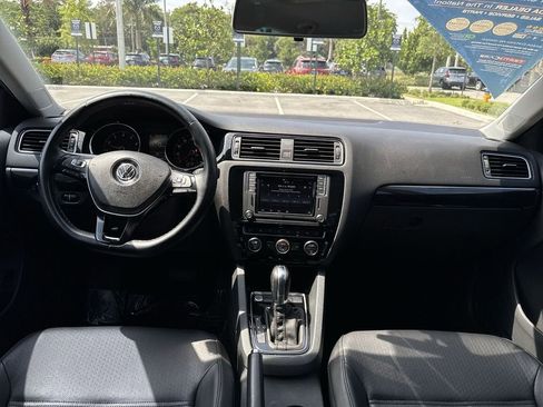 Used 2017 Volkswagen Jetta SEL FWD image 14