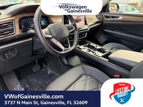 Used 2025 Volkswagen Atlas SE image 21