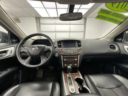 Used 2019 Nissan Pathfinder Platinum image 4