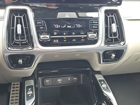 Used 2022 Kia Sorento SX Prestige w/ Panoramic Sunroof Package image 6