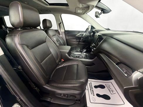 Used 2021 Chevrolet Traverse RS image 32