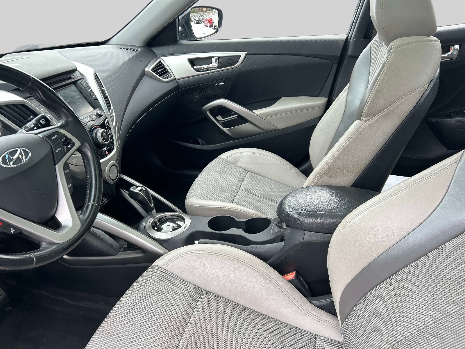 Used 2014 Hyundai Veloster w/ Style Package 02 FWD image 21
