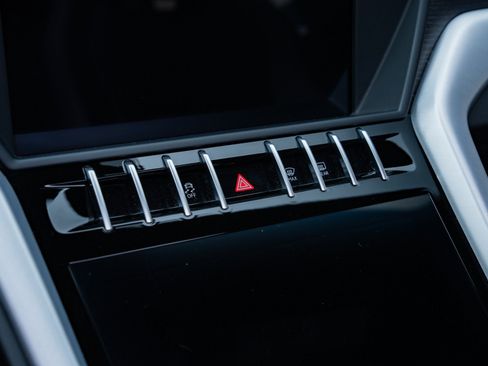 Used 2019 Lamborghini Urus AWD/4WD image 40